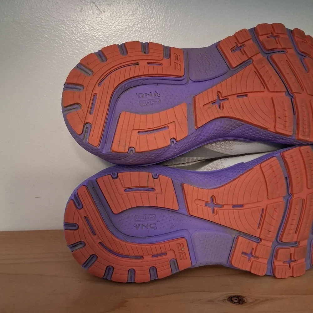 Brooks Adrenaline GTS 22 Running‎ Shoes Sneakers Women's Size 8 B